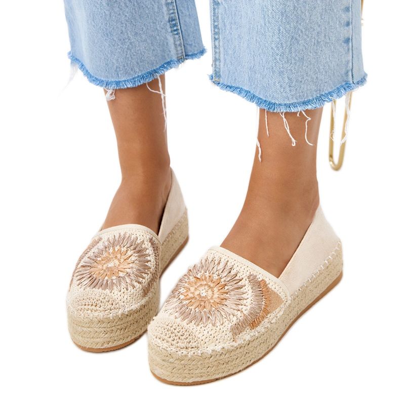 Beige Espadrilles, kirjonta Lorin -alustalla