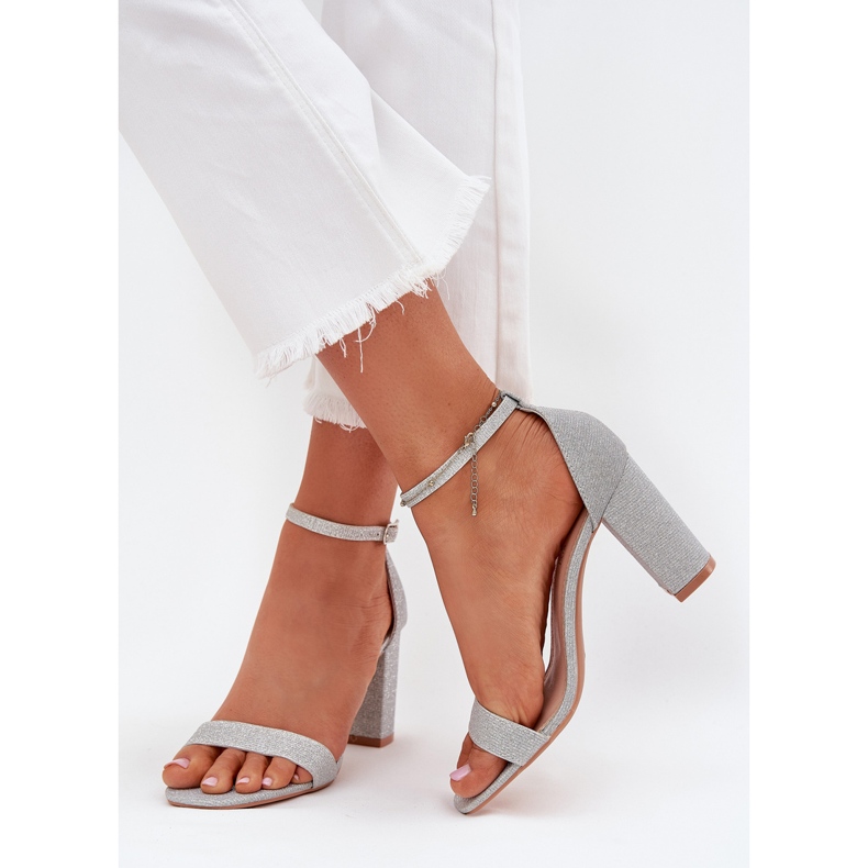 Boto Kiiltävät naisten sandaalit Kavinina hopeapylväässä