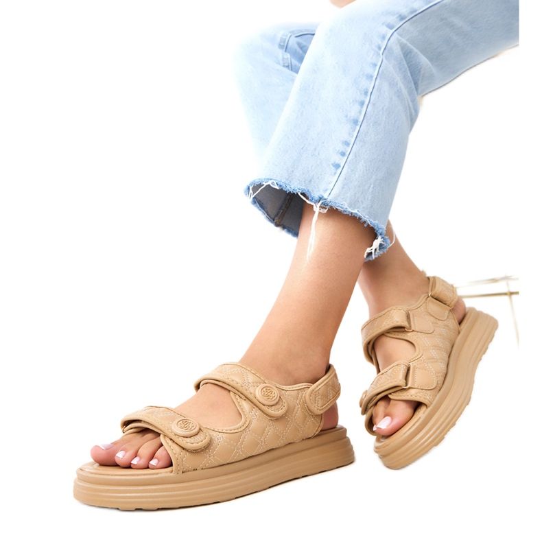 Tummat beige -sandaalit, joissa on säädettävät partavyöt ruskea