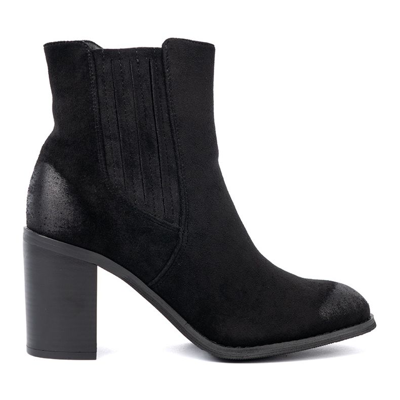 Shelvt Musta mokkanahka saappaat korkealla pylväällä eristettynä