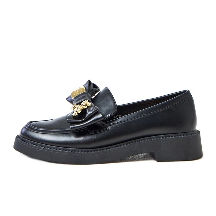 Mustat leipot, joissa on keula ja Teriwa -nallekarhu