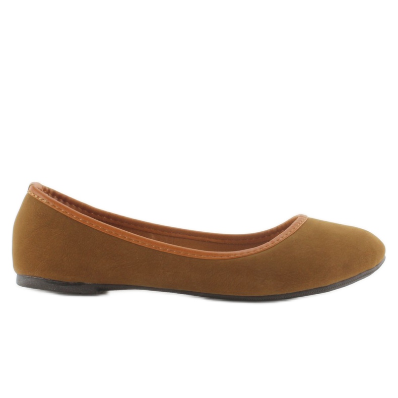 Balerinat, joissa A310-kameli ruskea