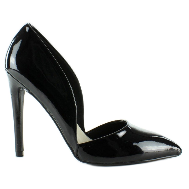 Lakatut pumput syvennyksellä EE05 Musta