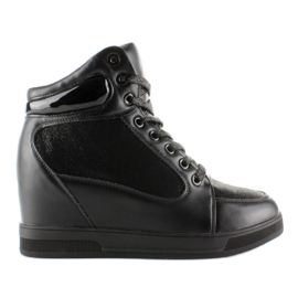 2017-3 Mustat korkeat lenkkarit