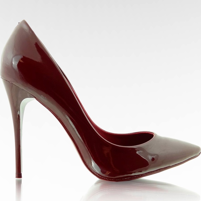 Sileälakatut korkokengät E396 D. Punainen