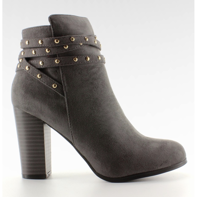 Harmaat mokkanaappaat, joissa leveät korkokengät