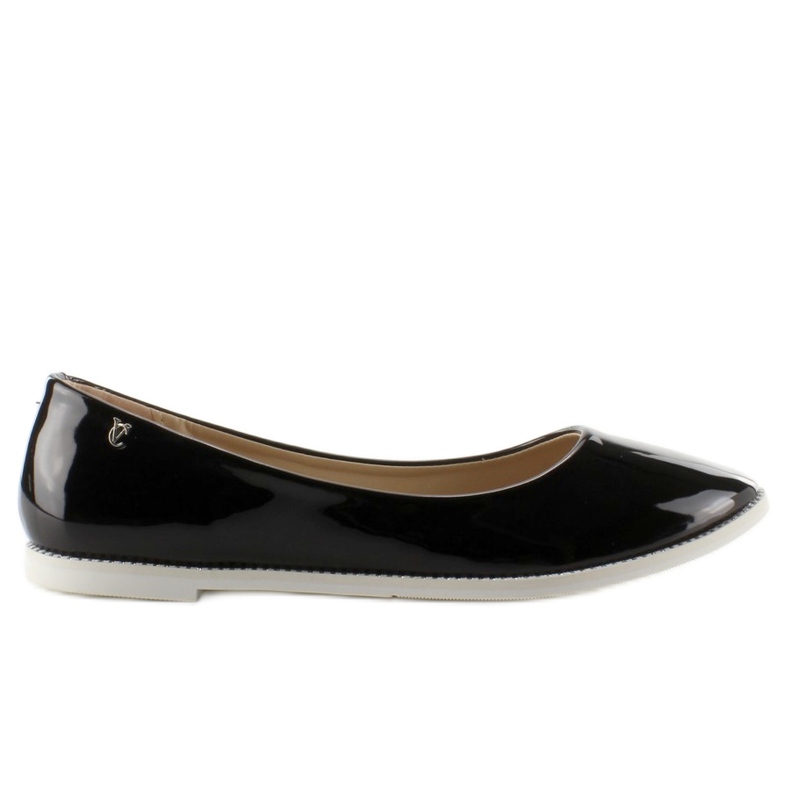 1151 Mustat sileäksi lakatut ballerinat