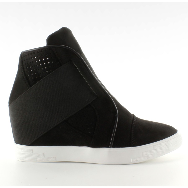 Tennarit leveillä mustilla resoreilla musta