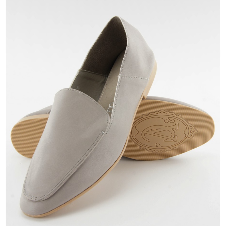 Pehmeät leivänpäät kuten harmaa vasikkanahka