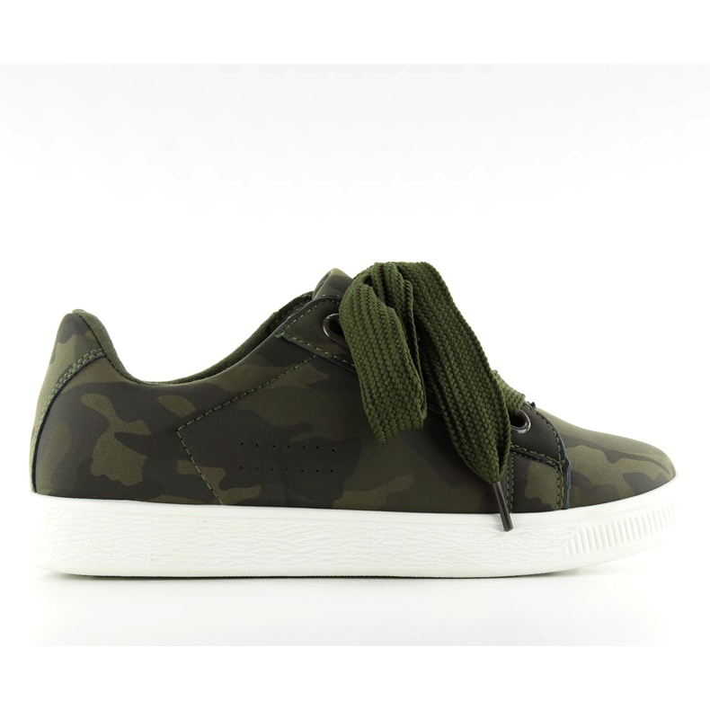 Tennarit valkoisella pohjalla zy-7a733 vihreä