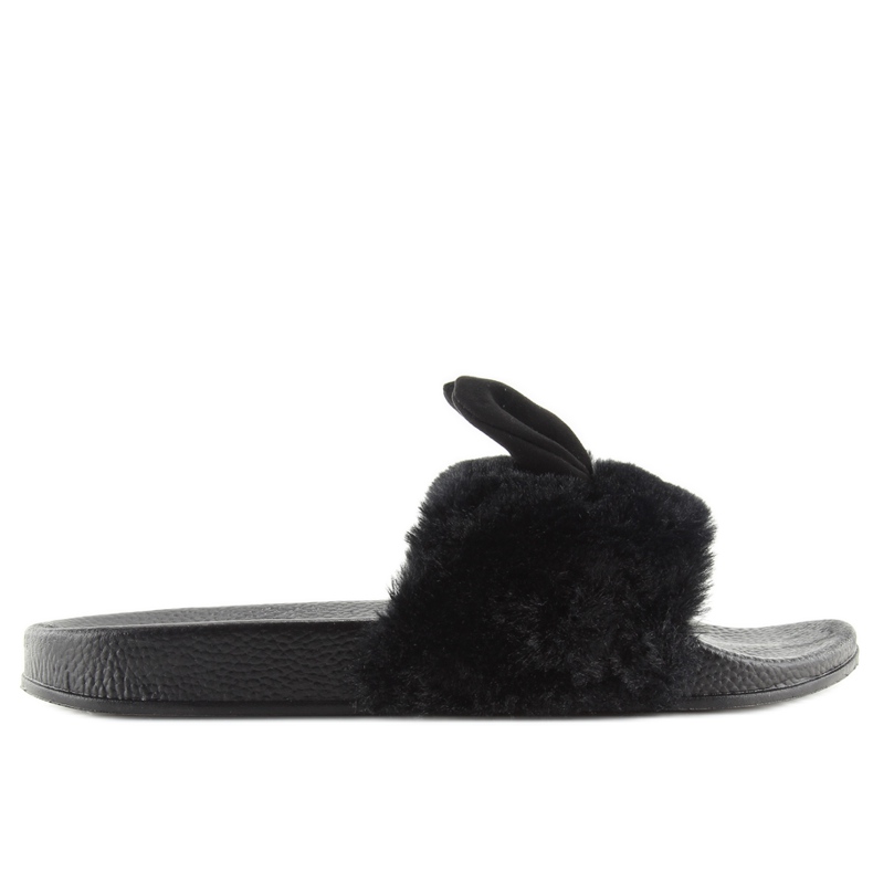 Mustat mustat tossut turkilla ja korvilla