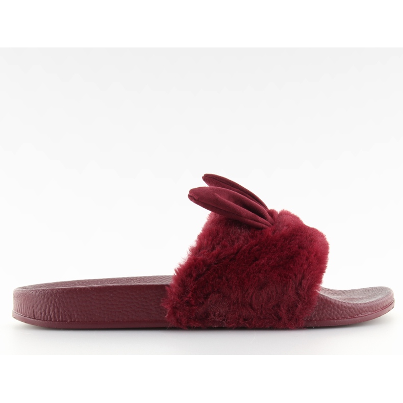 Tossut, joissa turkis ja kastanjanruskeat korvat punaiset punainen