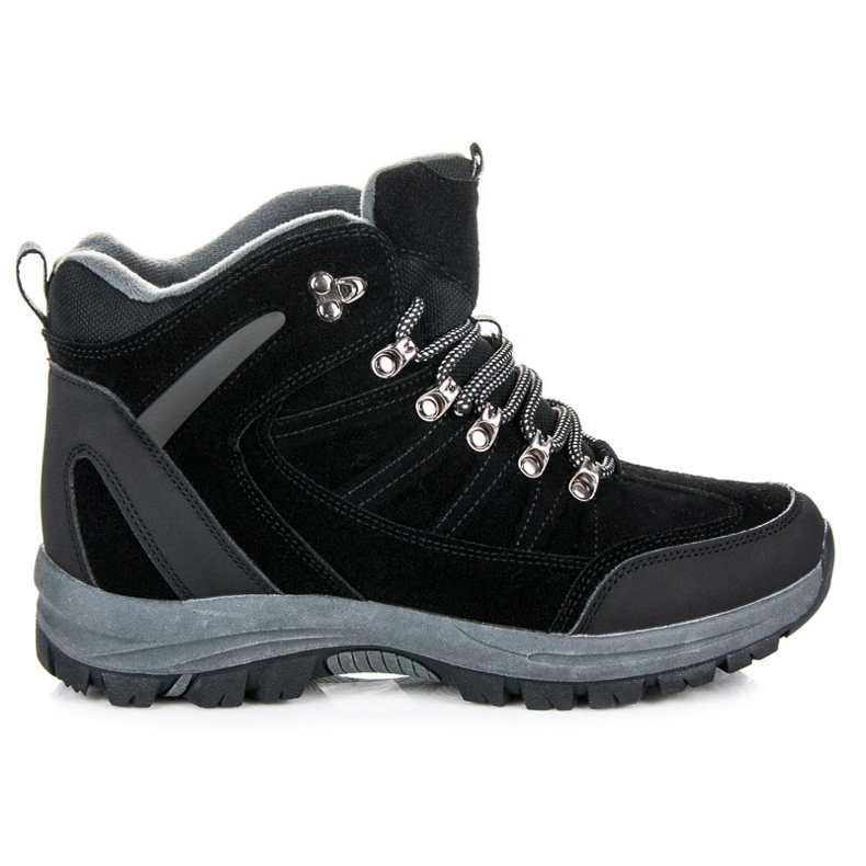 Eristetty vaellus musta