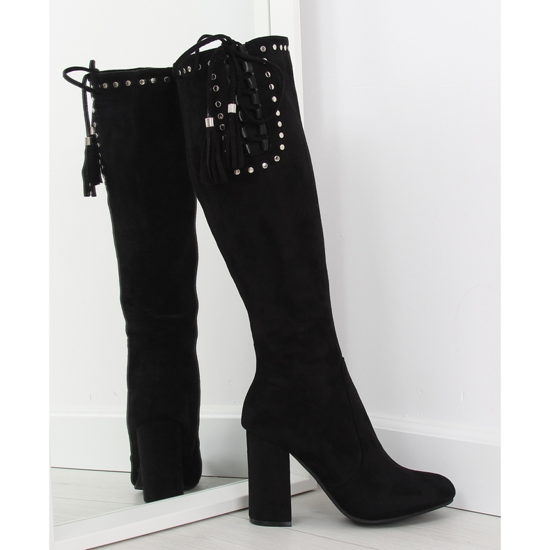 Mustat klassiset korkokengät