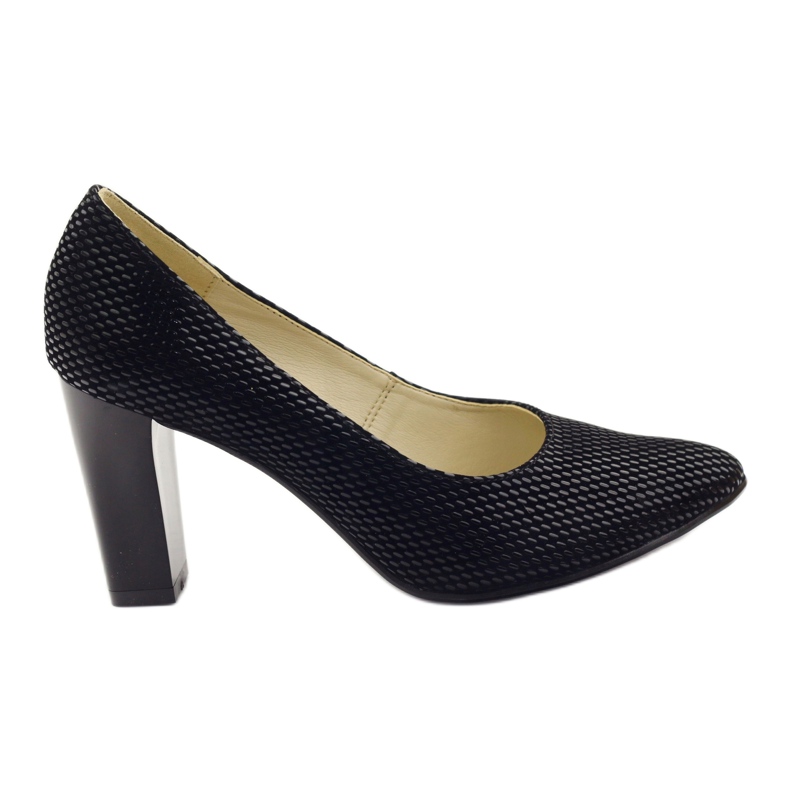 Mustat pumput tangossa 138