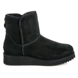 Coco Perla Mukluki laiturilla musta