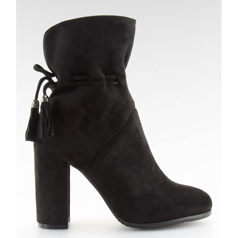 Mustat saappaat leveillä koroilla 1318 musta