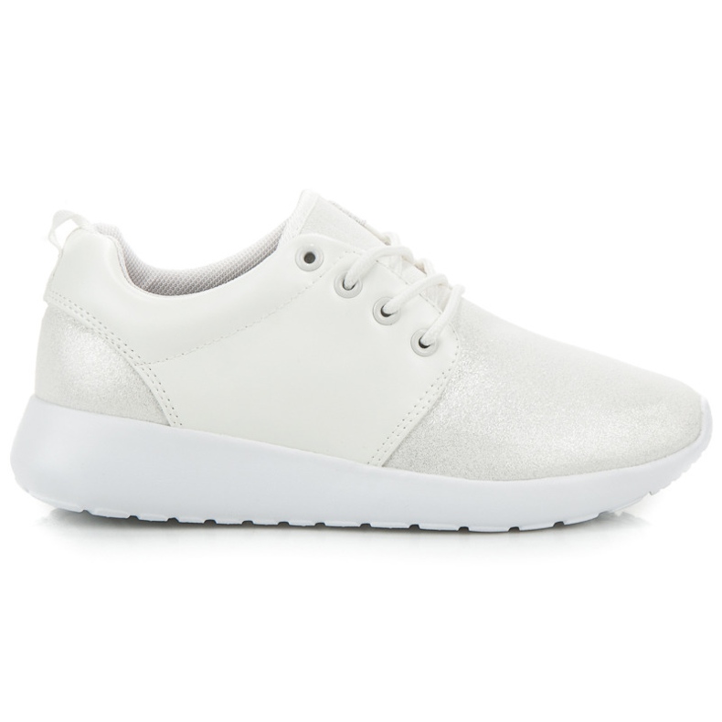 Valkoiset urheilukengät valkoinen