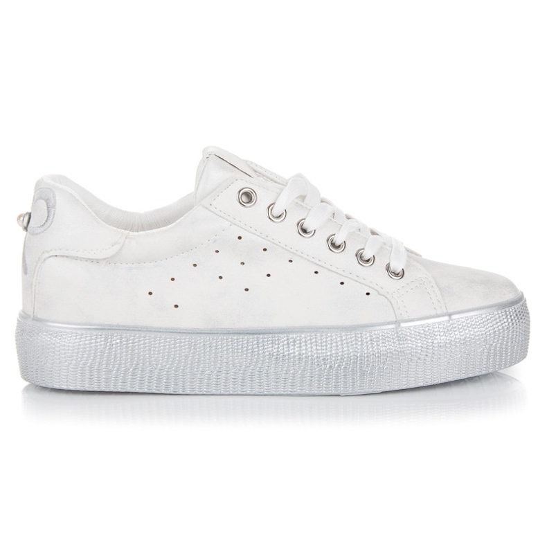 Valkoiset lenkkarit valkoinen