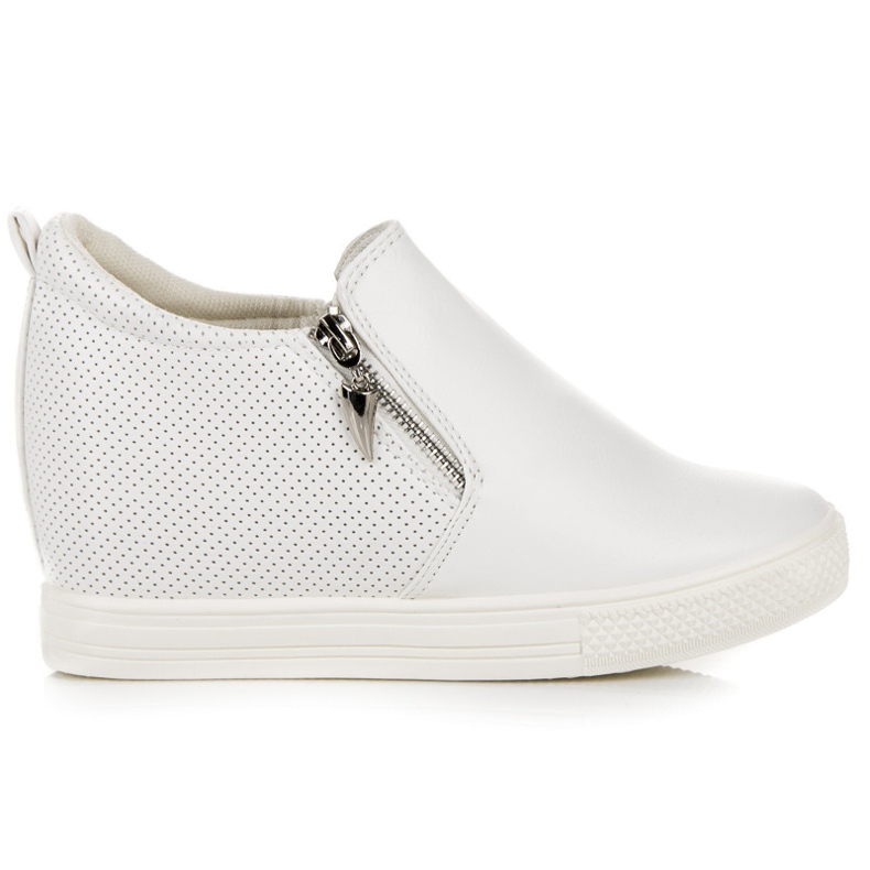 Harjakattoiset tennarit kiilassa valkoinen