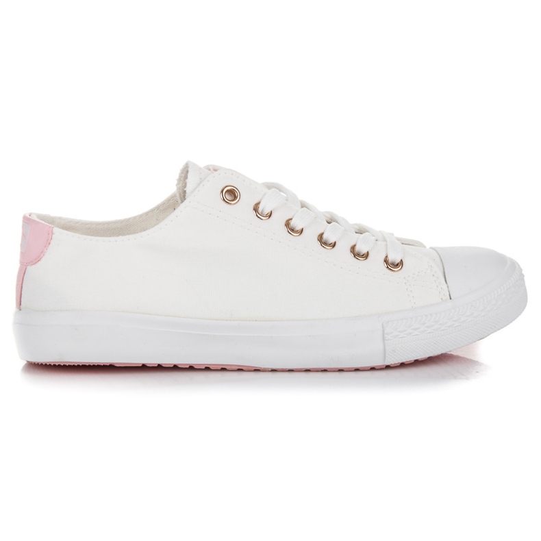 Valkoiset lenkkarit valkoinen