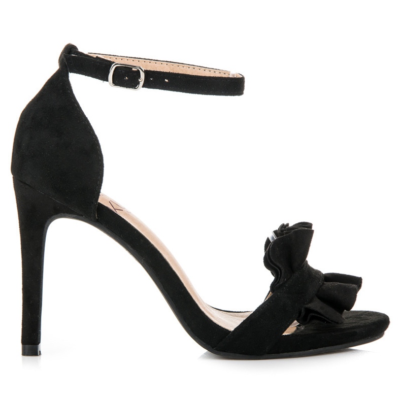 Kylie Sandaalit korkokengillä, jossa on röyhelö musta