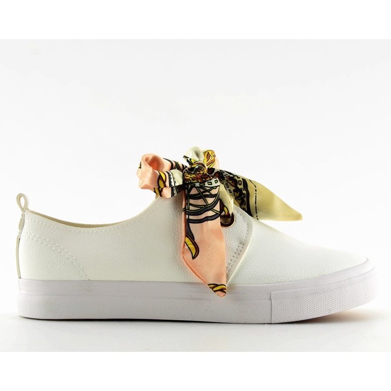 Tennarit, joissa on valkoinen nauha