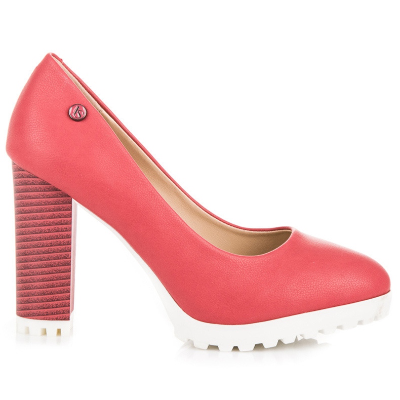 Vices Pumput alustalla punainen