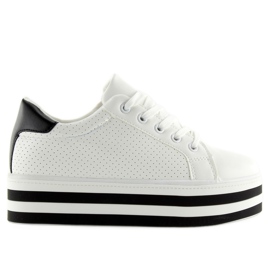 Valkoiset lenkkarit korkealla pohjalla valkoinen