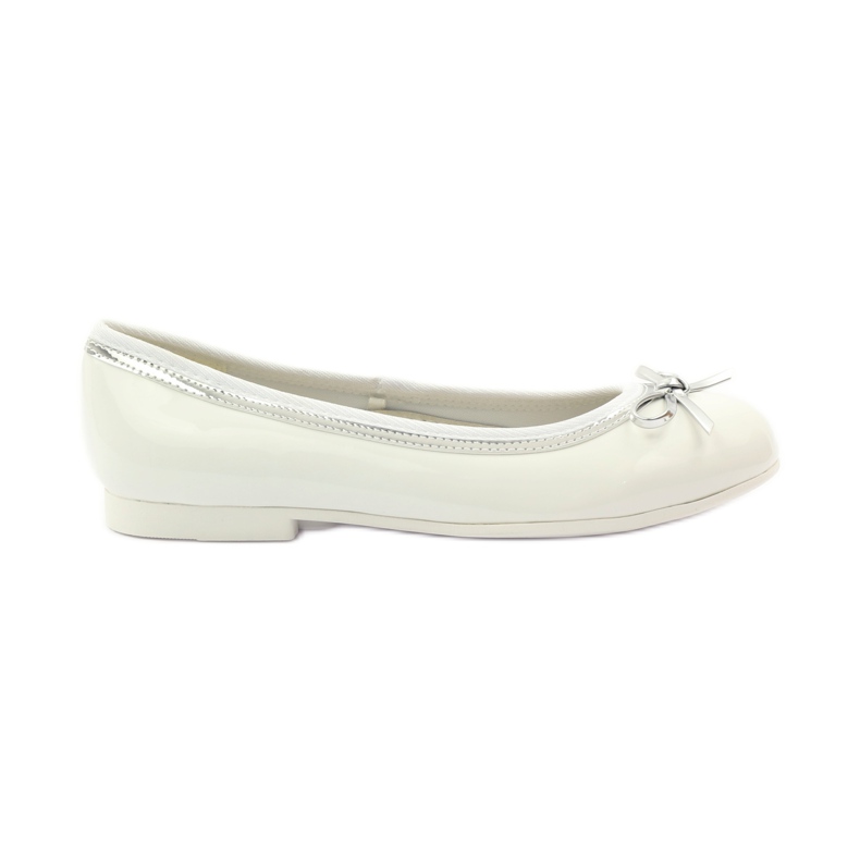 American Club Balerinat, joissa on valkoinen amerikkalainen rusetti