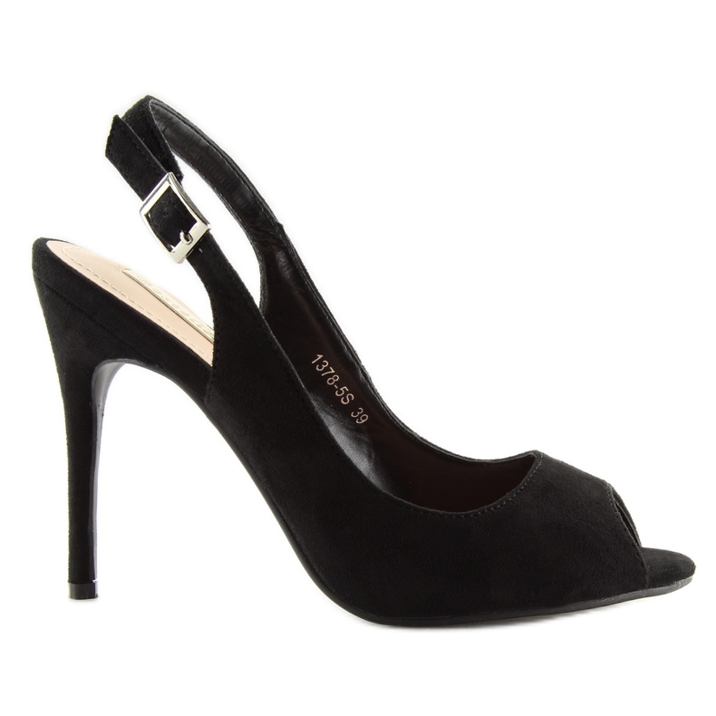 Pumput pinnoilla musta musta