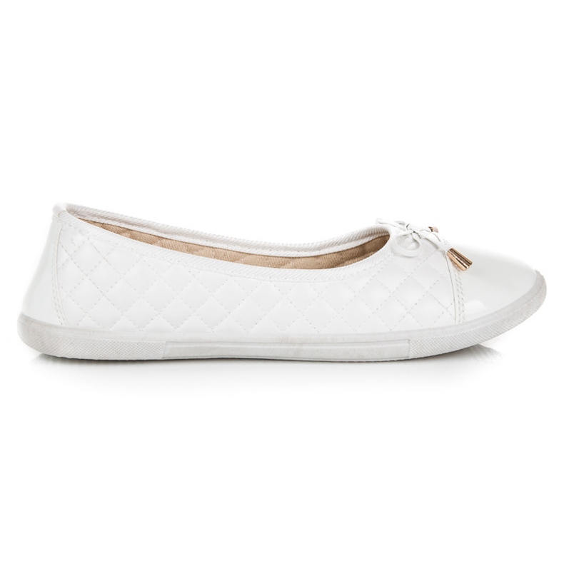 Tikatut balerinat valkoinen