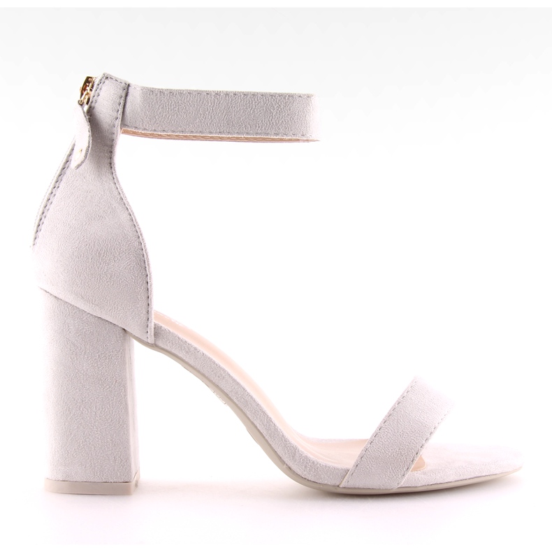 Harmaat harmaat sandaalit leveillä koroilla