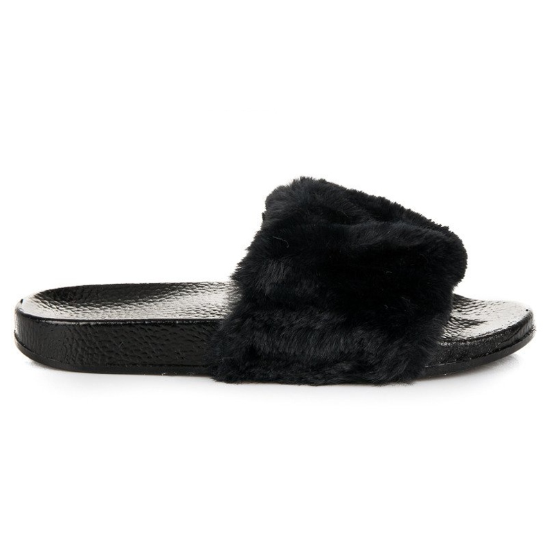 Mustat tossut turkiksella