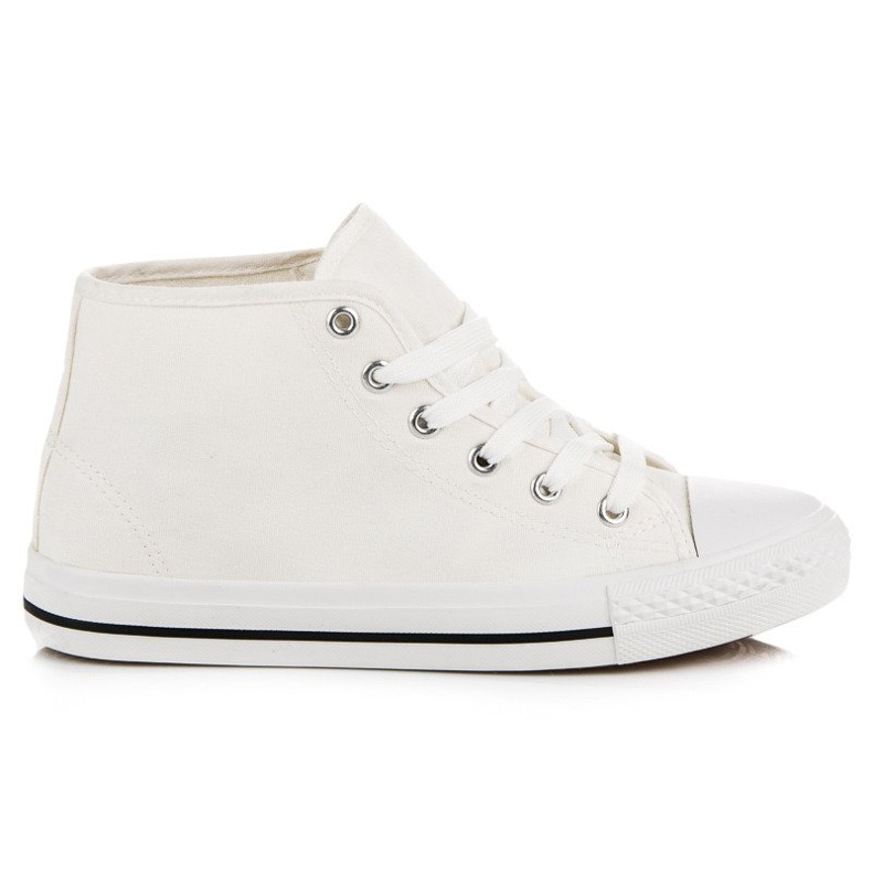 Valkoiset lenkkarit nilkan yläpuolella valkoinen