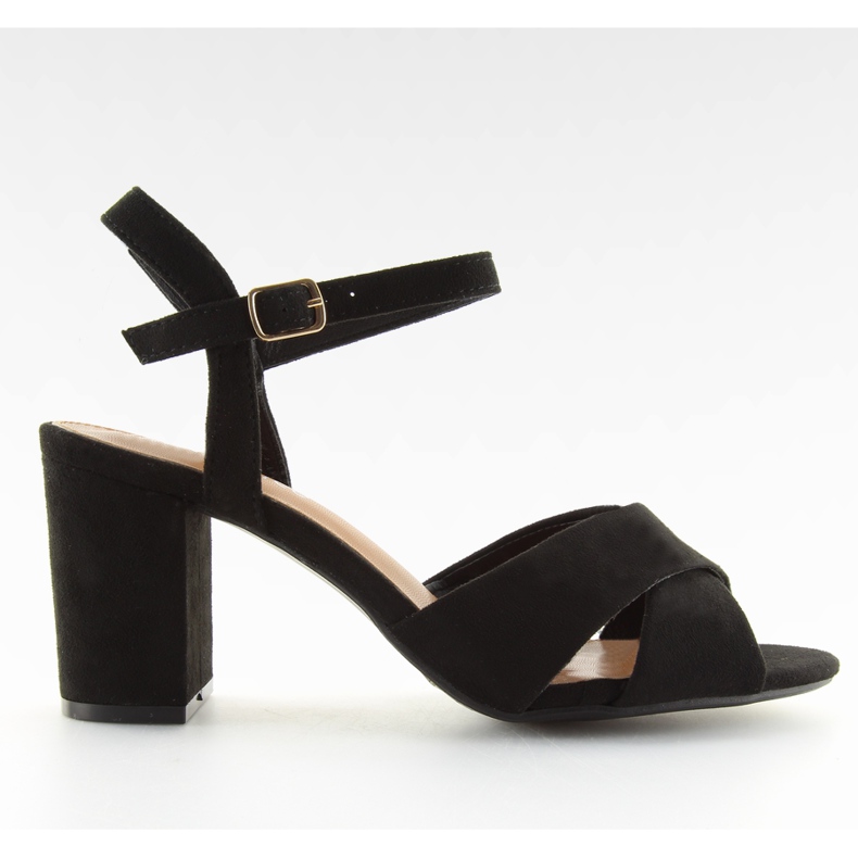 Mustat sandaalit leveillä koroilla 100