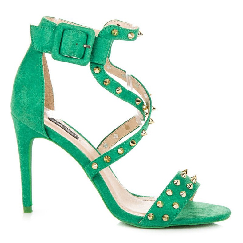 Vihreät sandaalit korkokengissä