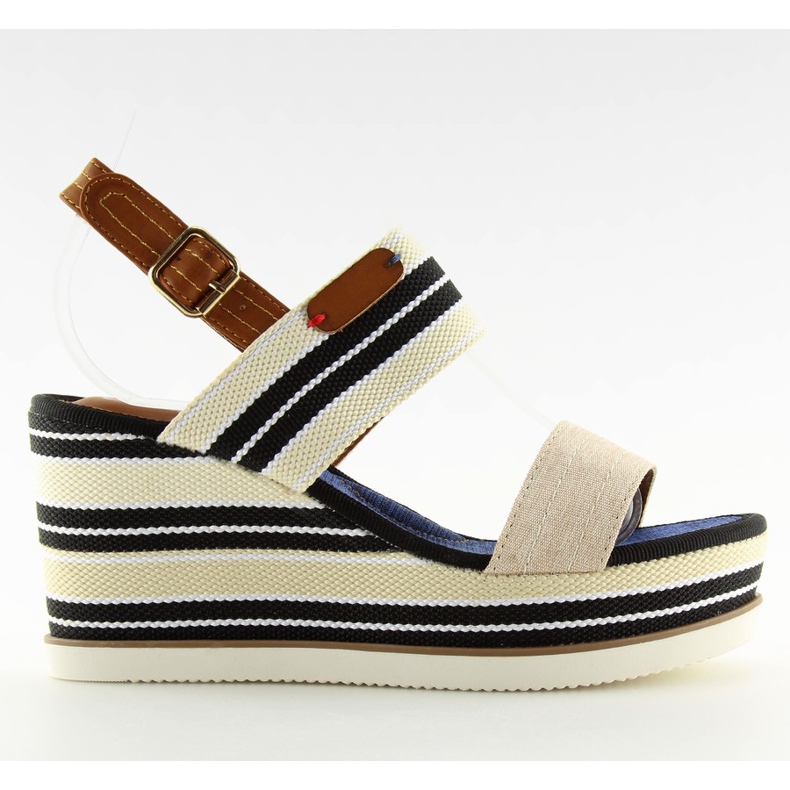 Beiget sandaalit kiilakorolla D-37 beige