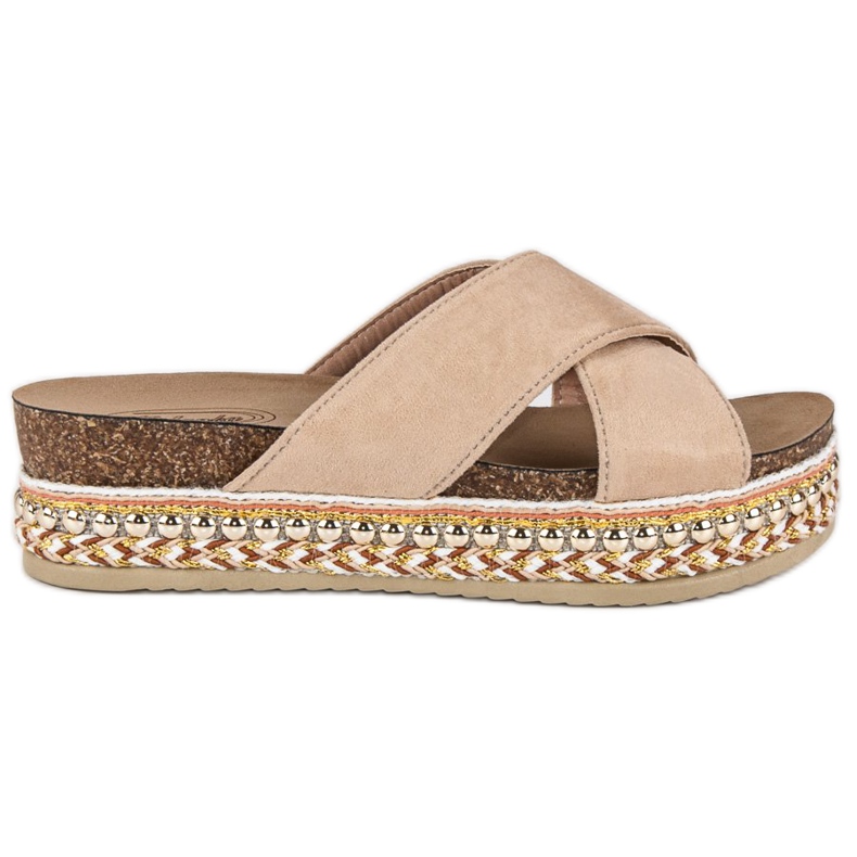 Beiget tossut alustalla