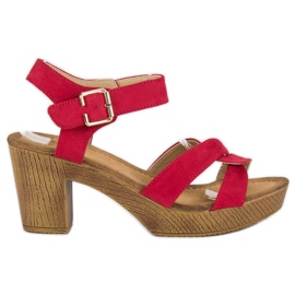 Kevyet sandaalit tolppassa punainen