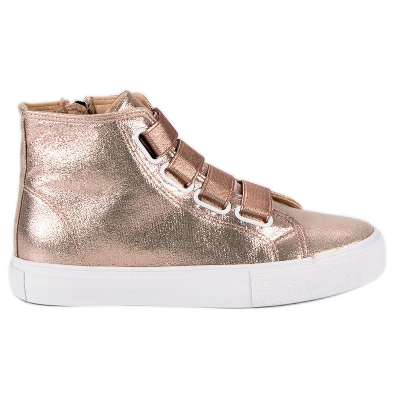 Vaaleanpunaiset tennarit, joissa resori vaaleanpunainen