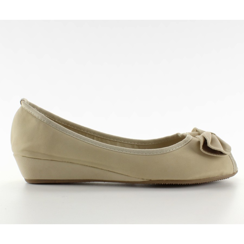 Balerina matalilla koroilla 8550 beige