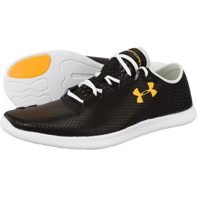 Under Armour Panssarin alla StudioLux Low Fresh 001: ssä musta