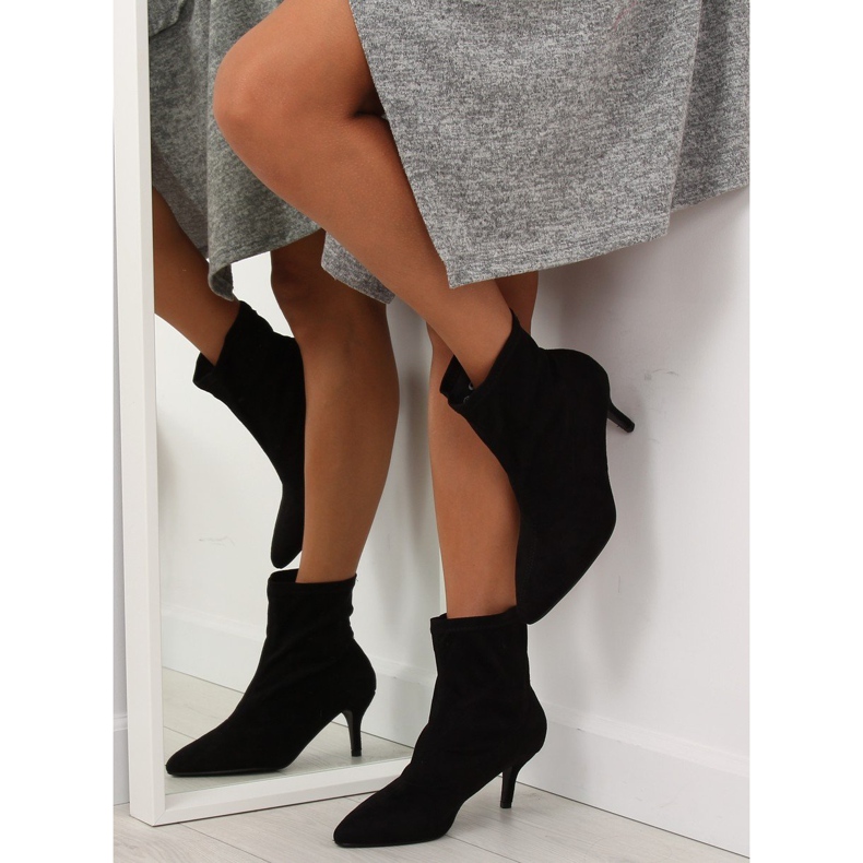 Mustat F183 Mustat saappaat neulalla