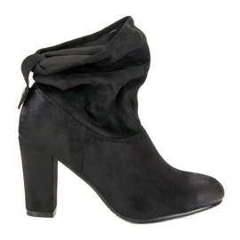 Mokkanahka VINCEZA -pylväässä musta