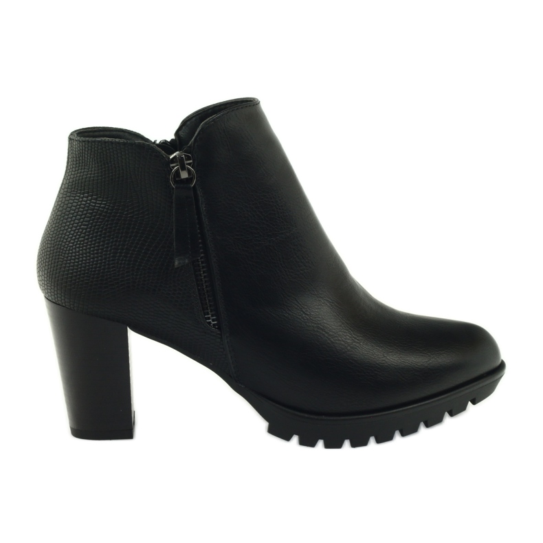 M.Daszyński Saappaat mustalla 1708