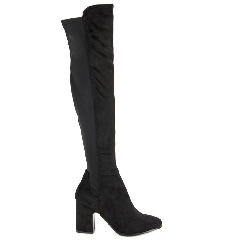 Seastar Vastaavat muskettisoturit postauksessa musta