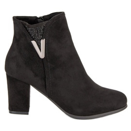 Mustat mokkanahkaiset nilkkurit