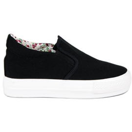 J. Star Mustat lenkkarit kiilassa