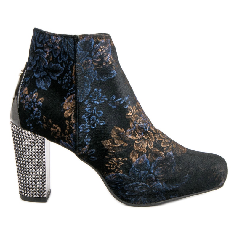 Tyylikkäät saappaat postauksessa monivärinen